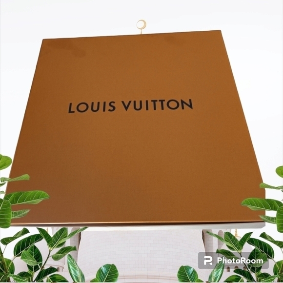Authentic designer Louis Vuitton luxury empty used storage/ gift box - Picture 1 of 4